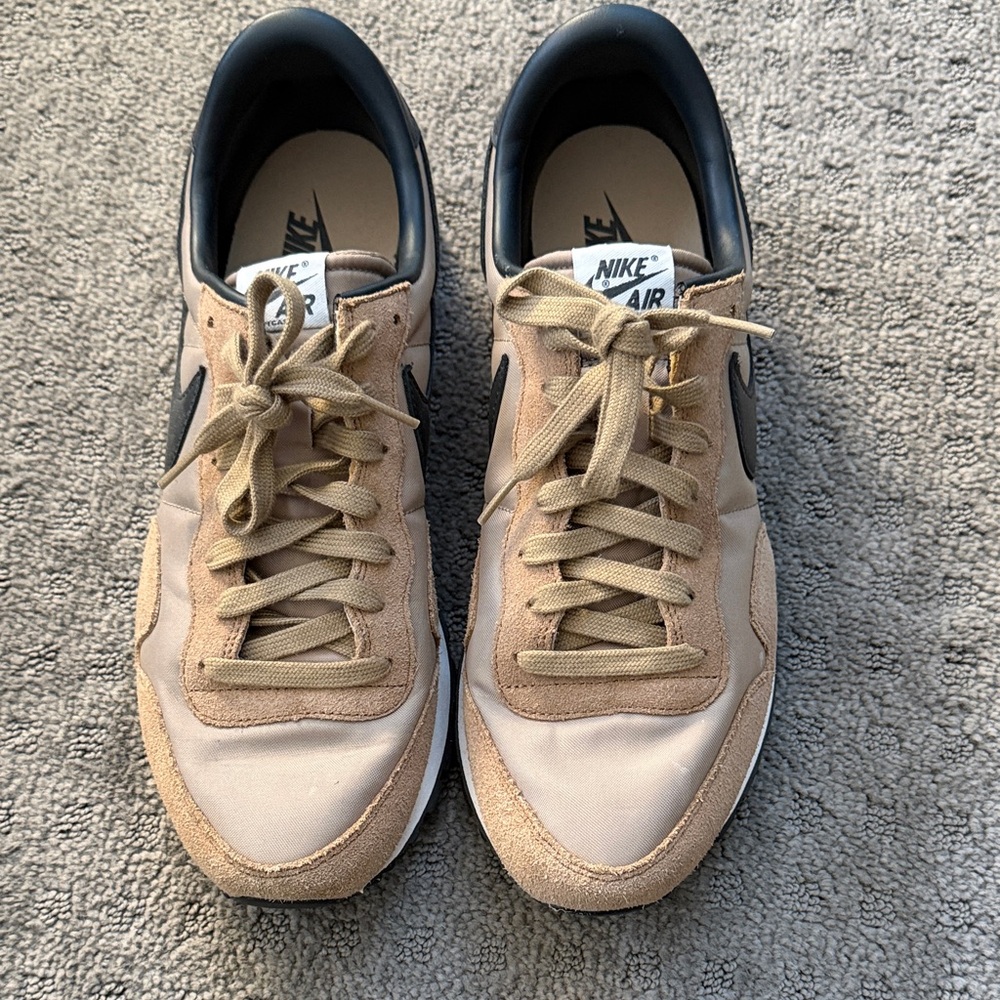 Nike Air Men's Beige and Black Sneakers